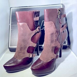 Mia Winona bootie 
Size 7.5